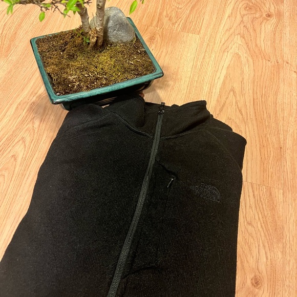 Large North face Zip up - Picture 6 of 7